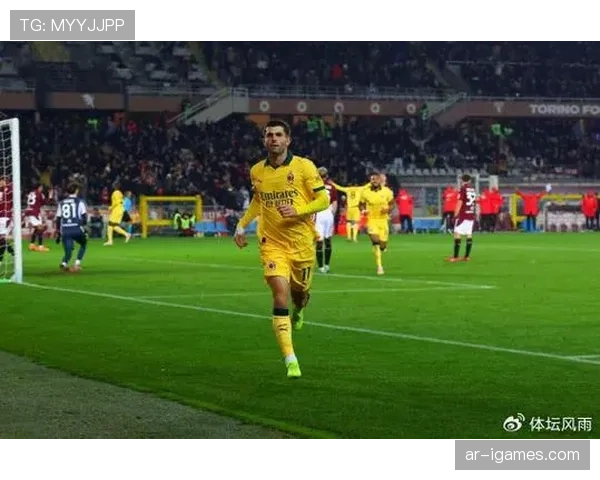 都灵前锋萨帕塔回撤中场完成抢断,随后前插接应破门 都灵前锋萨帕塔回撤中场完成抢断,随后前插接应破门